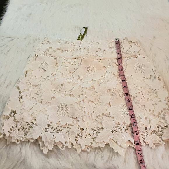 ***Gianni Bini Medium White Lace Skirt - Picture 6 of 8